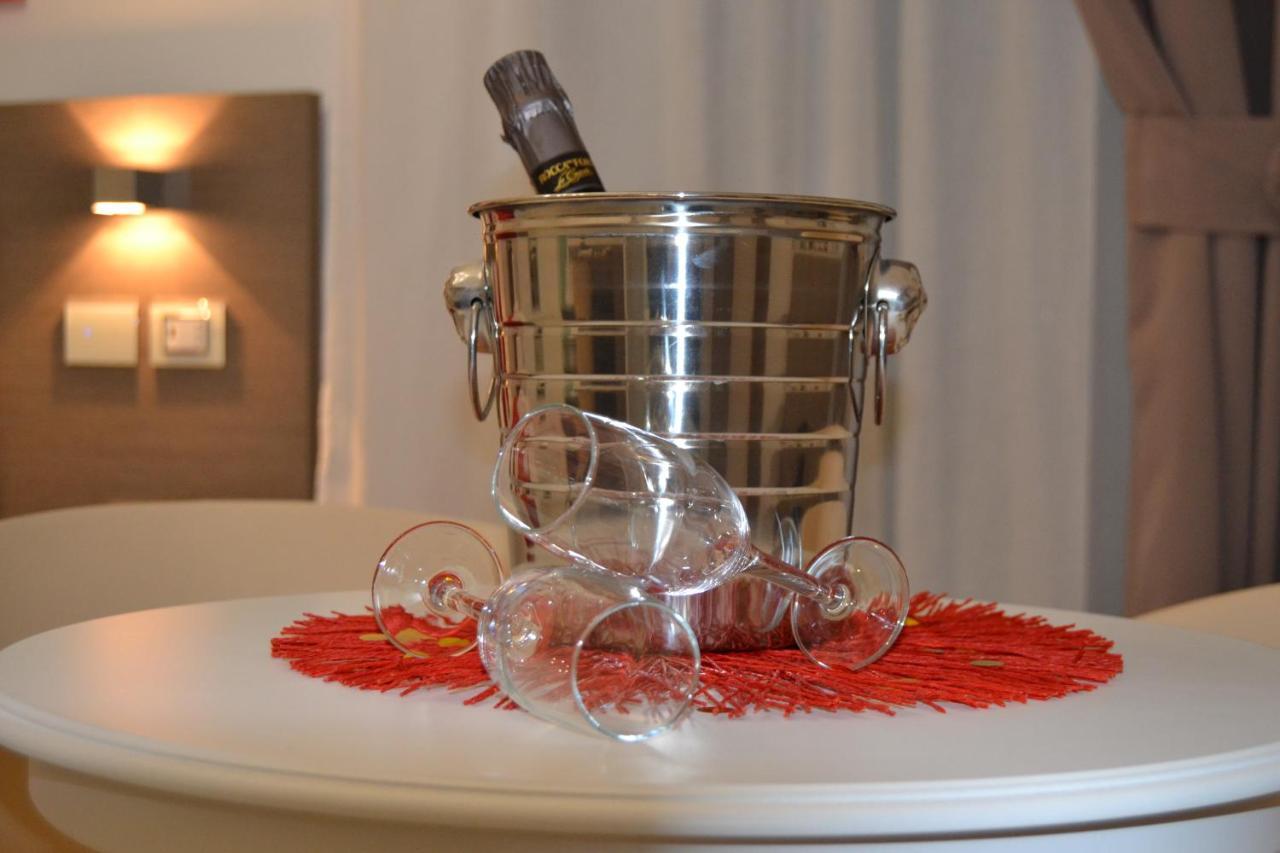 Mecla Suites Nápoly Kültér fotó